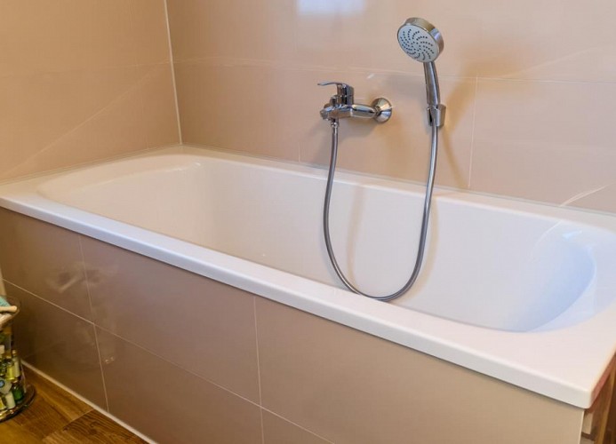 Tageslichtbad mit Badewanne