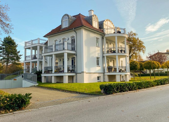 Villa Strandpalais mit Zufahrt zur Tiefgarage