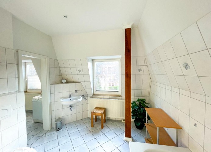 Tageslichtbad mit Dusche und HWR