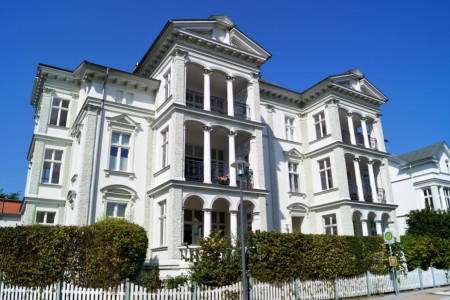 Villa Franz Josef mit direkter Haltestelle vor der Tür