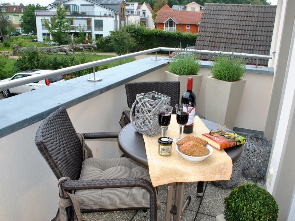 möblierter Balkon