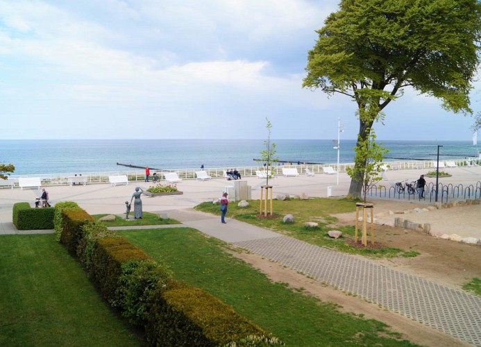 Weg vom Haus zur Strandpromenade und