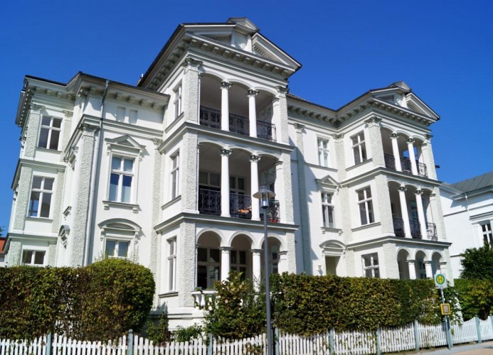 Villa Franz Josef mit direkter Haltestelle