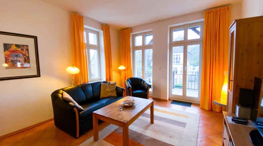 schönes Sofa im Wohnbereich