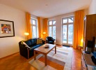 schönes Sofa im Wohnbereich