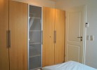 Schlafzimmer I mit großem Kleiderschrank