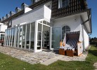 Wintergarten mit Strandkorb auf sonnigem Aussenstellplatz