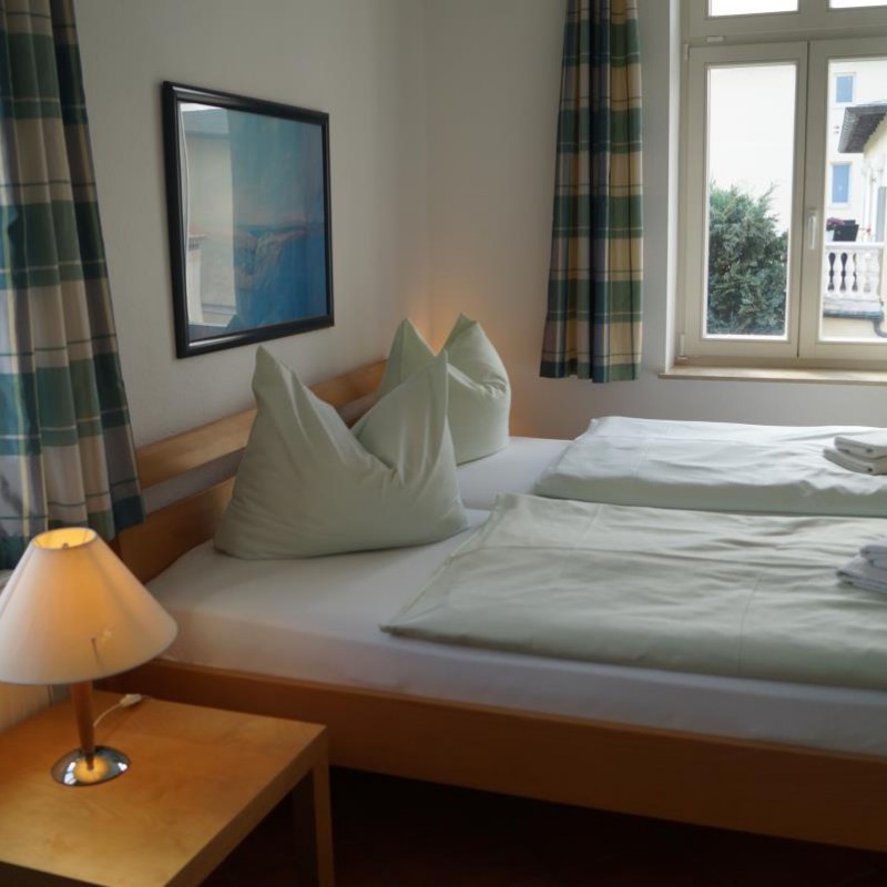 Schlafzimmer mit Doppelbett