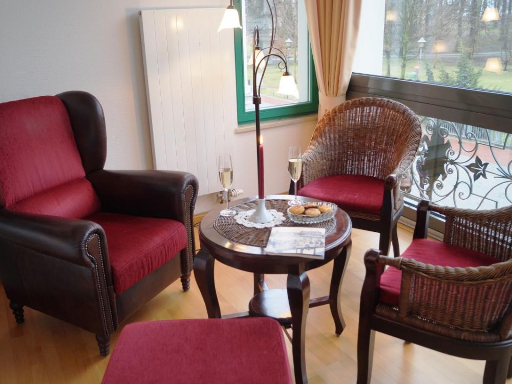 Sitzecke in der großzügigen verglasten Veranda