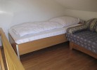 Schlafzimmer mit Einzelbett und nutzbarer Schlafcouch