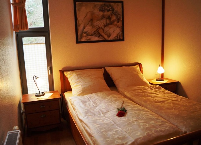 Schlafzimmer II mit französischem Doppelbett