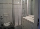 Badezimmer mit Eckdusche