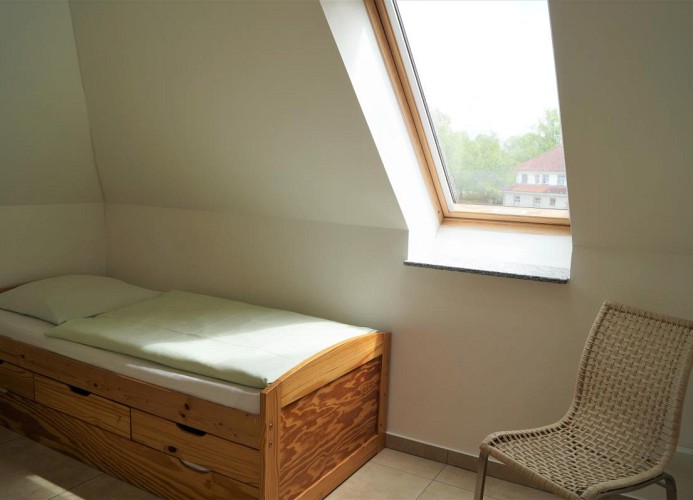 Schlafzimmer II mit Einzelbett ausziehbar zum doppelten Schlafplatz