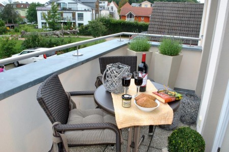 möblierter Balkon