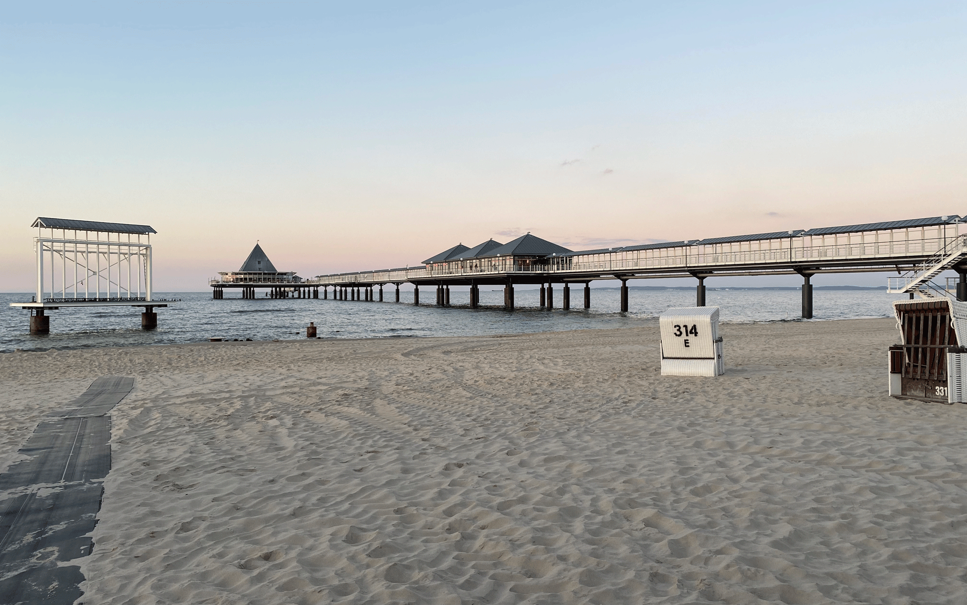 Pier am Strand von Usedom an der Ostsee